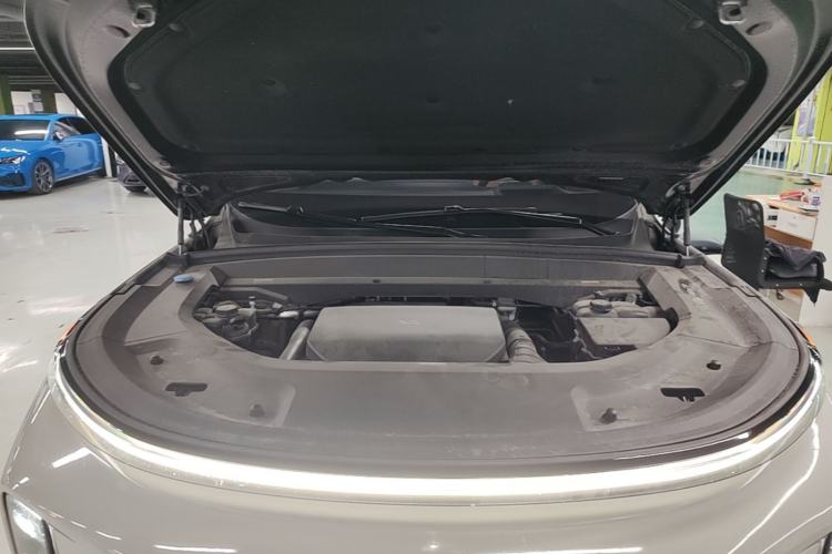 Used Li Auto L8 2023 Pro Model Engine Bay