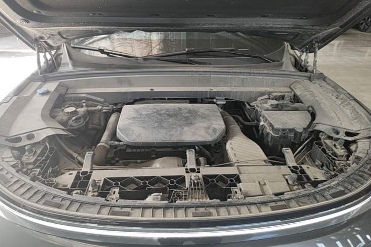 Used Li Auto L8 2023 Pro Model Engine Bay