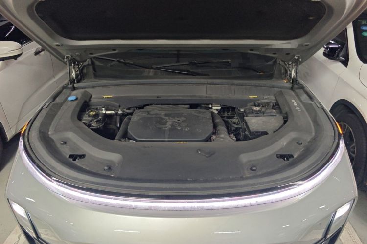 Used Li Auto L8 2023 Pro Model Engine Bay
