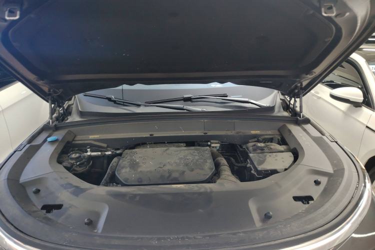 Used Li Auto L8 2023 Pro Model Engine Bay