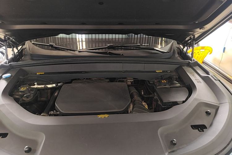 Used Li Auto L8 2023 Pro Model Engine Bay