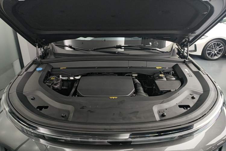 Used Li Auto L8 2023 Pro Model Engine Bay