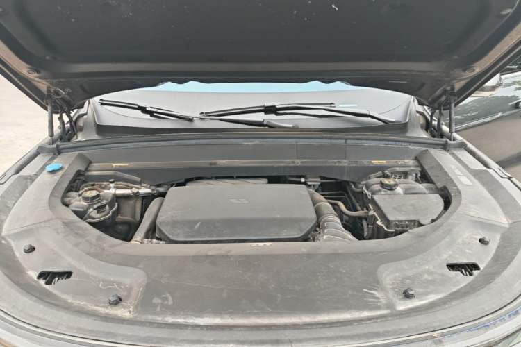 Used Li Auto L8 2023 Pro Model Engine Bay