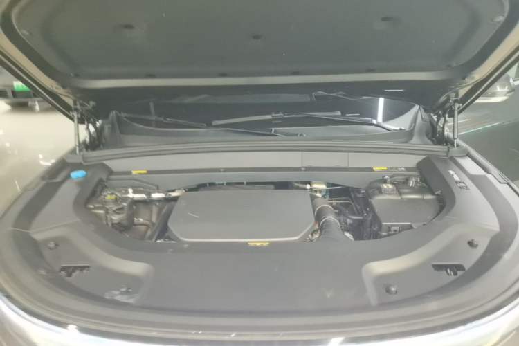 Used Li Auto L8 2023 Pro Model Engine Bay