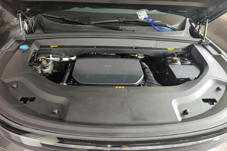 Used Li Auto L8 2023 Pro Model Engine Bay