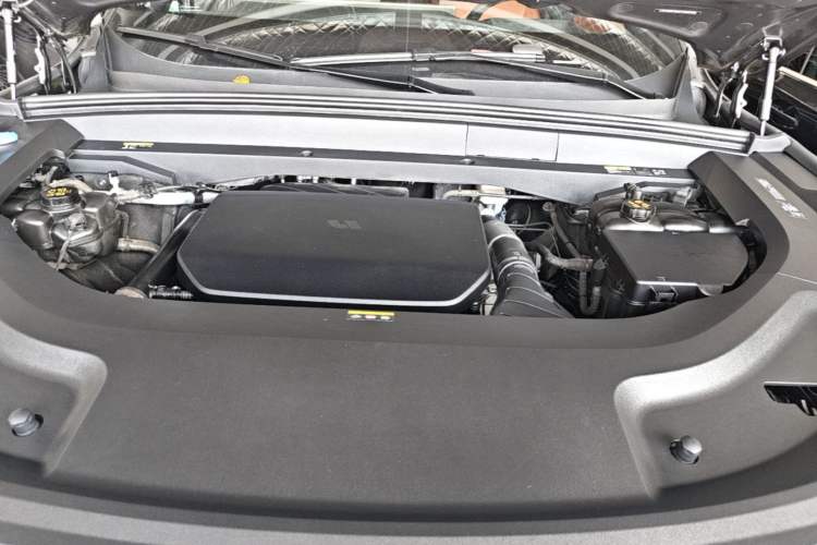 Used Li Auto L8 2023 Pro Model Engine Bay