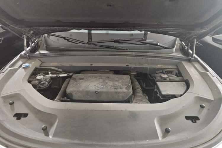 Used Li Auto L8 2023 Pro Model Engine Bay