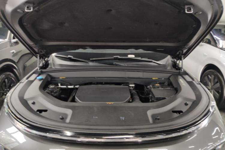 Used Li Auto L8 2023 Pro Model Engine Bay