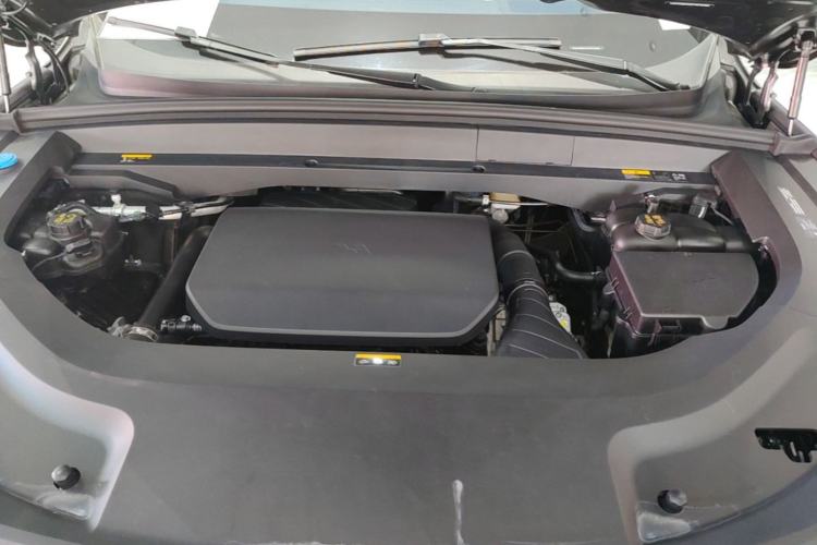 Used Li Auto L8 2023 Pro Model Engine Bay