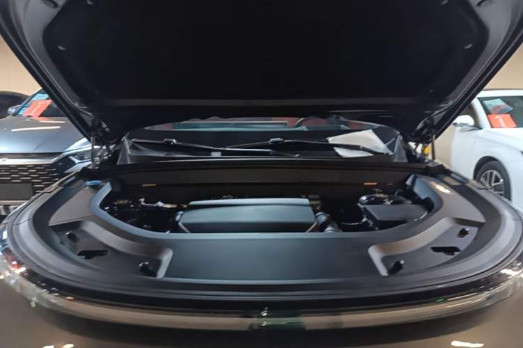 Used Li Auto L8 2023 Pro Model Engine Bay