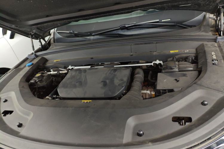 Used Li Auto L8 2023 Pro Model Engine Bay