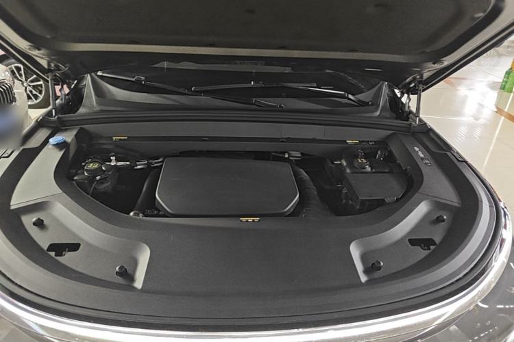 Used Li Auto L8 2023 Pro Model Engine Bay