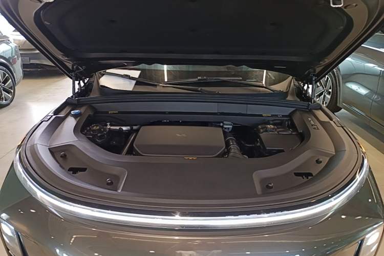 Used Li Auto L8 2023 Pro Model Engine Bay
