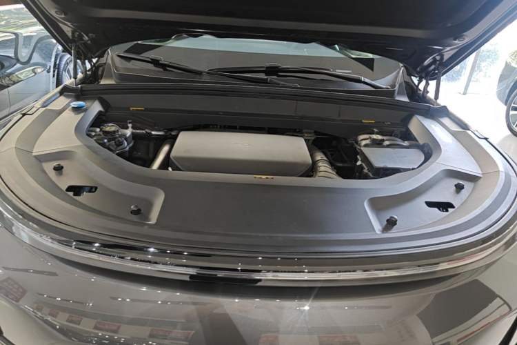 Used Li Auto L8 2023 Pro Model Engine Bay