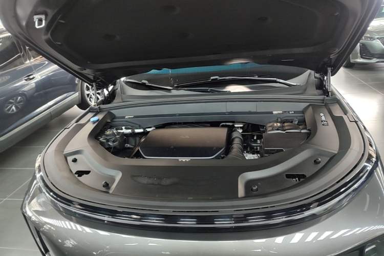 Used Li Auto L8 2023 Pro Model Engine Bay