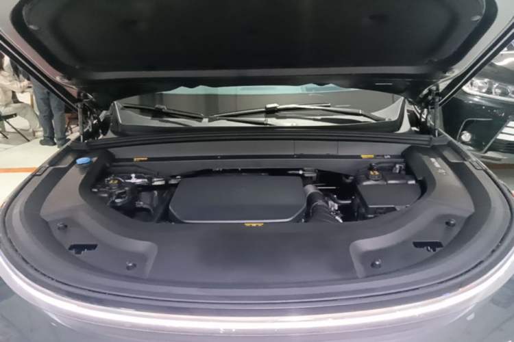 Used Li Auto L8 2023 Pro Model Engine Bay