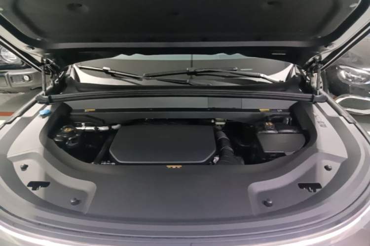 Used Li Auto L8 2023 Pro Model Engine Bay