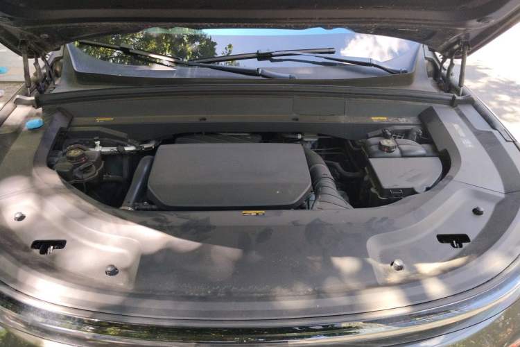 Used Li Auto L8 2023 Pro Model Engine Bay