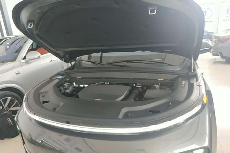 Used Li Auto L8 2023 Pro Model Engine Bay
