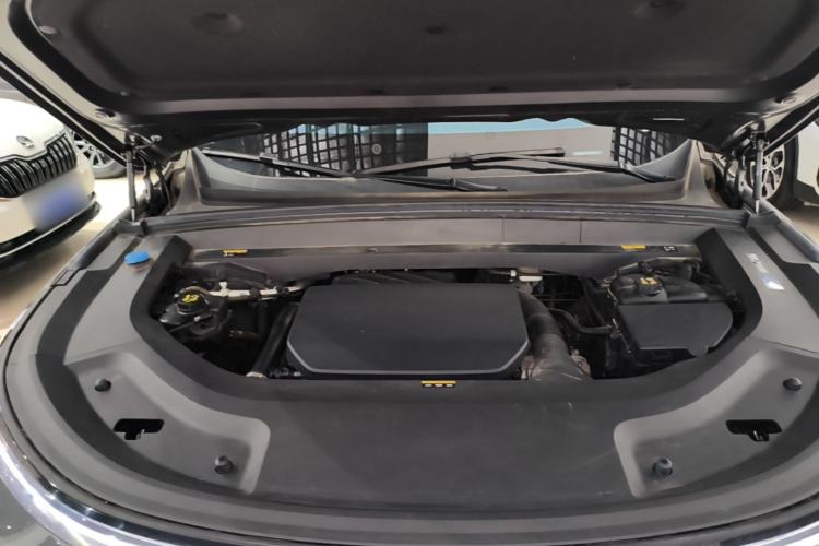 Used Li Auto L8 2023 Pro Model Engine Bay