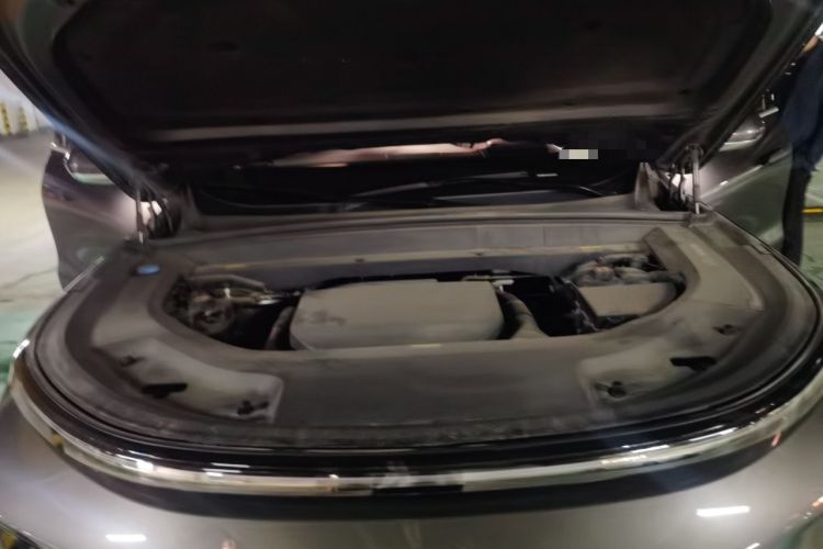 Used Li Auto L8 2023 Pro Model Engine Bay