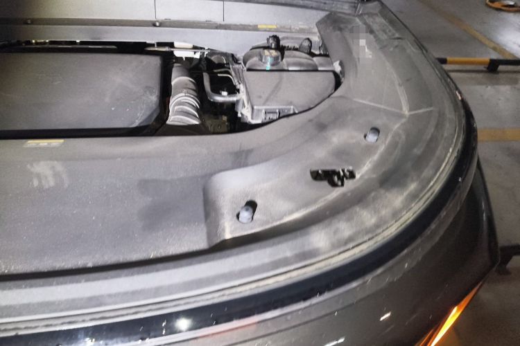 Used Li Auto L8 2023 Pro Model Engine Bay Left