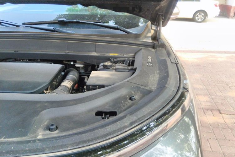 Used Li Auto L8 2023 Pro Model Engine Bay Left