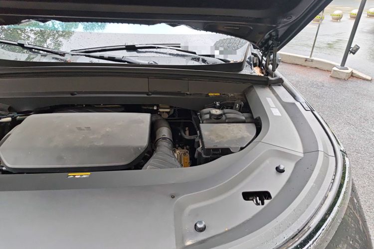 Used Li Auto L8 2023 Pro Model Engine Bay Left