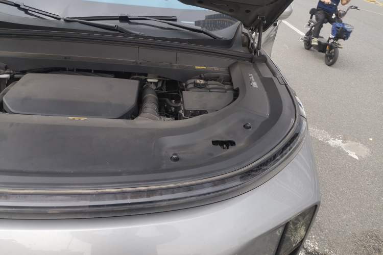 Used Li Auto L8 2023 Pro Model Engine Bay Left