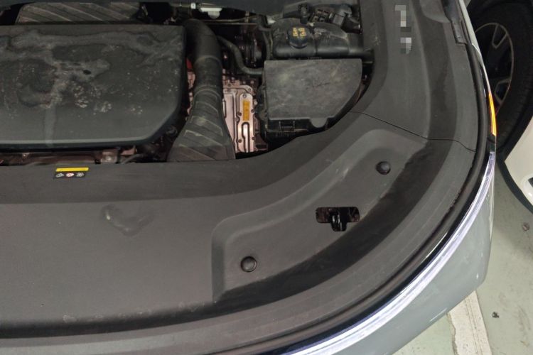 Used Li Auto L8 2023 Pro Model Engine Bay Left