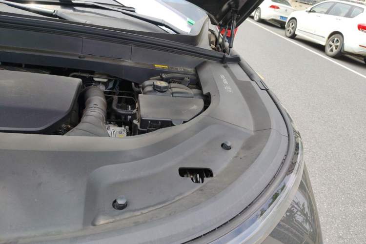 Used Li Auto L8 2023 Pro Model Engine Bay Left
