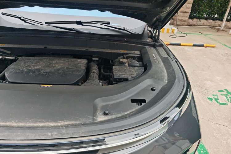 Used Li Auto L8 2023 Pro Model Engine Bay Left