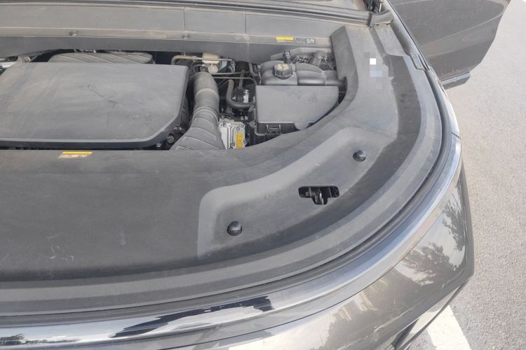 Used Li Auto L8 2023 Pro Model Engine Bay Left