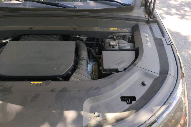 Used Li Auto L8 2023 Pro Model Engine Bay Left