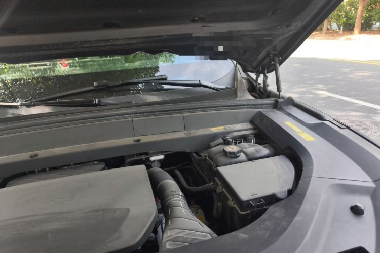 Used Li Auto L8 2023 Pro Model Engine Bay Left