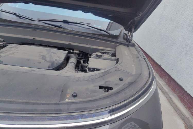 Used Li Auto L8 2023 Pro Model Engine Bay Left
