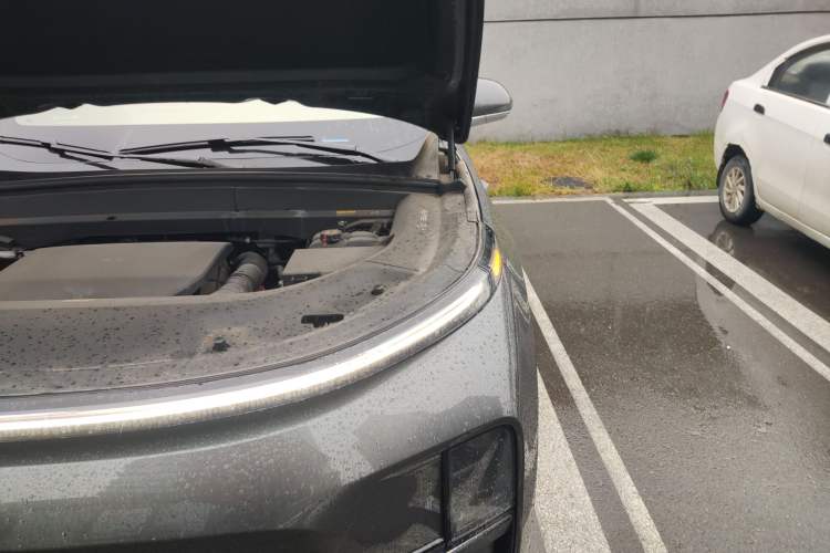 Used Li Auto L8 2023 Pro Model Engine Bay Left
