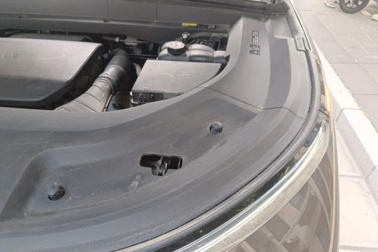Used Li Auto L8 2023 Pro Model Engine Bay Left