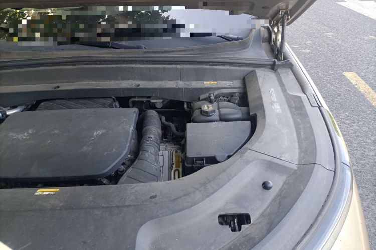 Used Li Auto L8 2023 Pro Model Engine Bay Left