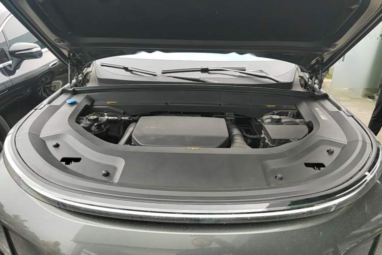 Used Li Auto L8 2023 Pro Model Engine Bay
