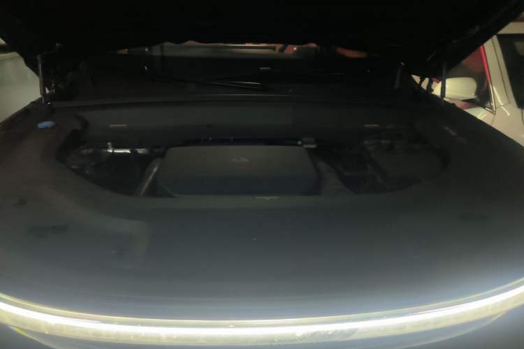 Used Li Auto L8 2023 Pro Model Engine Bay