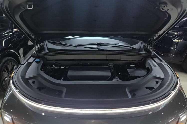 Used Li Auto L8 2023 Pro Model Engine Bay