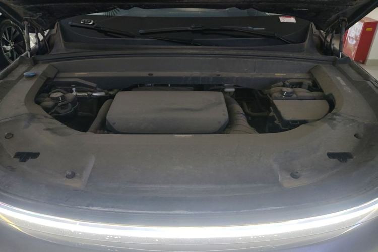 Used Li Auto L8 2023 Pro Model Engine Bay