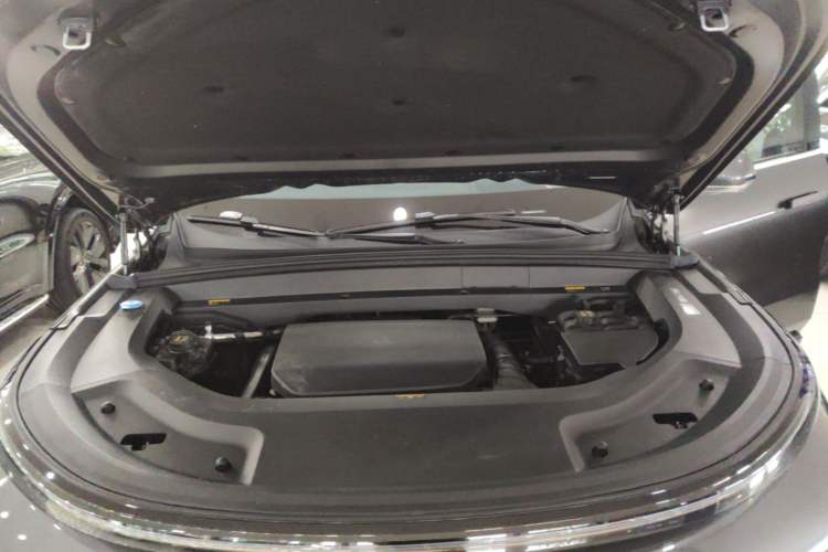 Used Li Auto L8 2023 Pro Model Engine Bay
