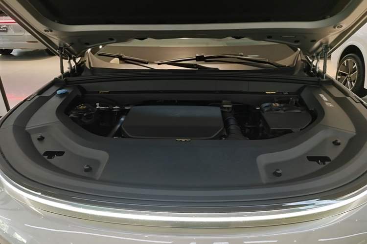 Used Li Auto L8 2023 Pro Model Engine Bay