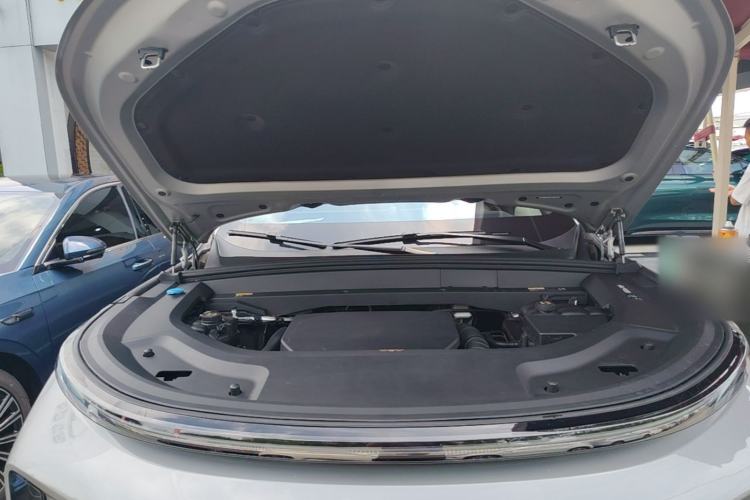 Used Li Auto L8 2023 Pro Model Engine Bay