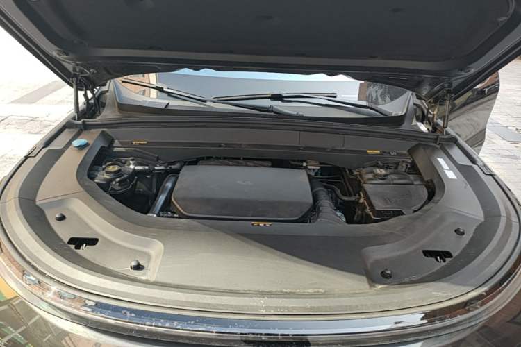 Used Li Auto L8 2023 Pro Model Engine Bay