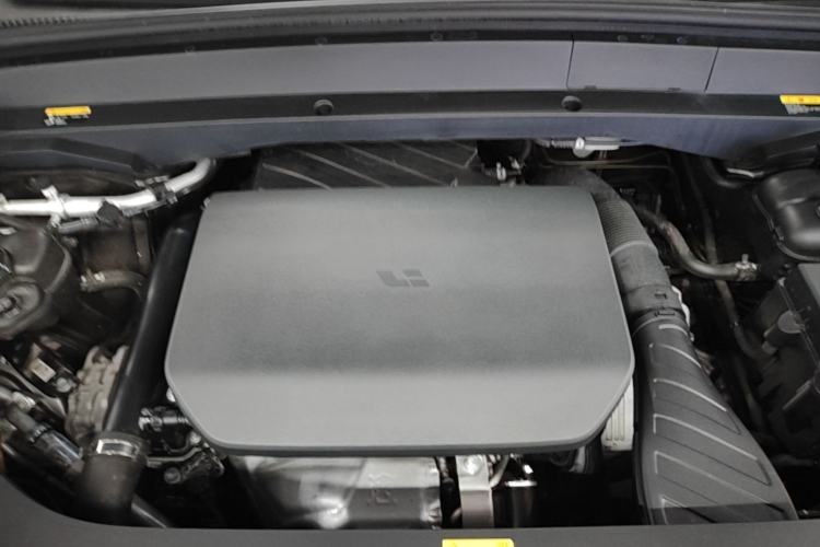 Used Li Auto L8 2023 Pro Model Engine Bay