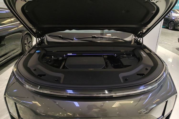 Used Li Auto L8 2023 Pro Model Engine Bay