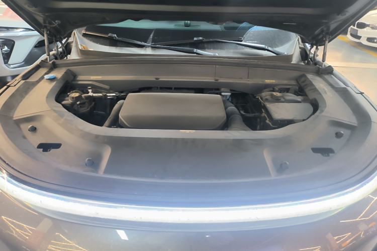 Used Li Auto L8 2023 Pro Model Engine Bay